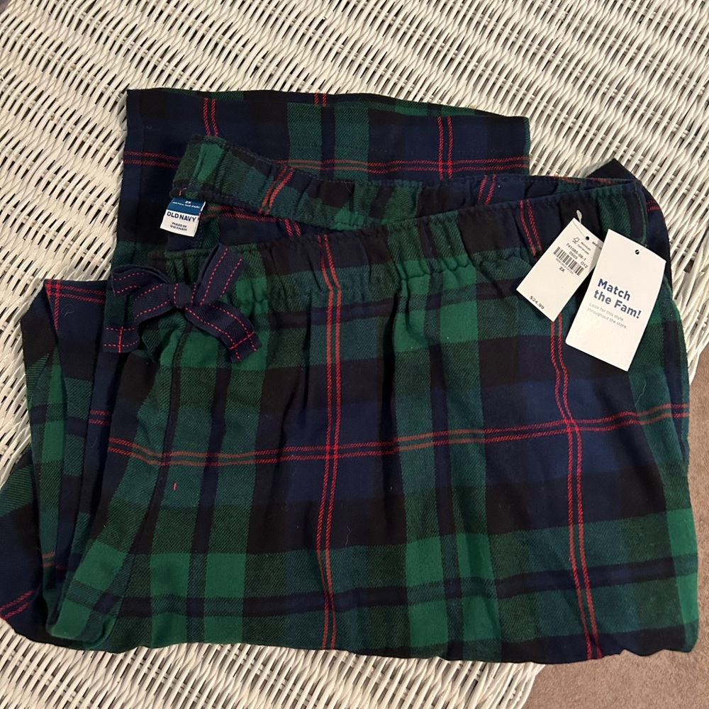 Old Navy Green and Red Plaid Pajama Pants